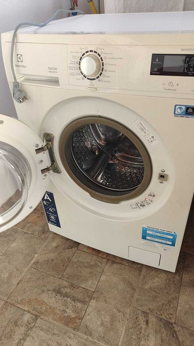 Máquina de Lavar e Secar Roupa Electrolux