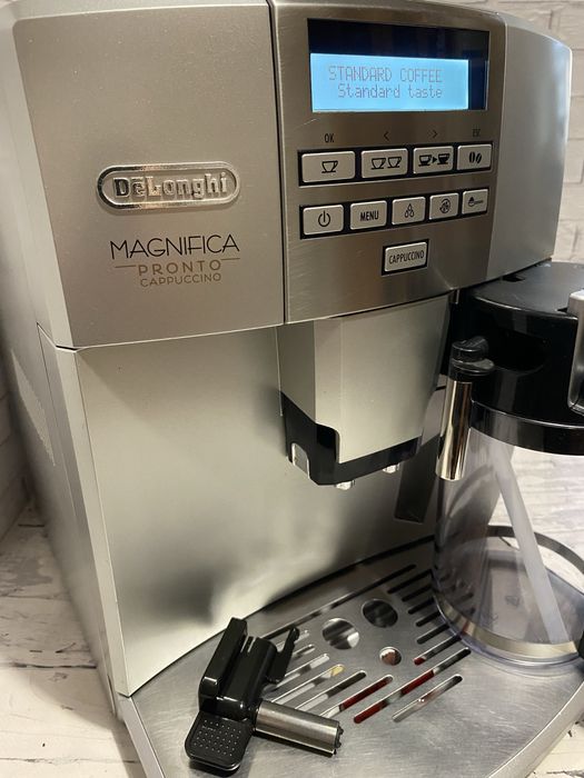 Кавомашина Delonghi Magnifica Pronto Cappuccino з Німеччини