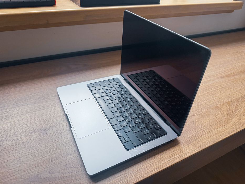 Macbook pro 14, M1, 2021 1TB, 16RAM, 10CPU/16GPU