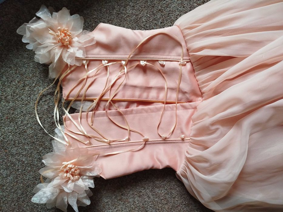 Платье нарядное...