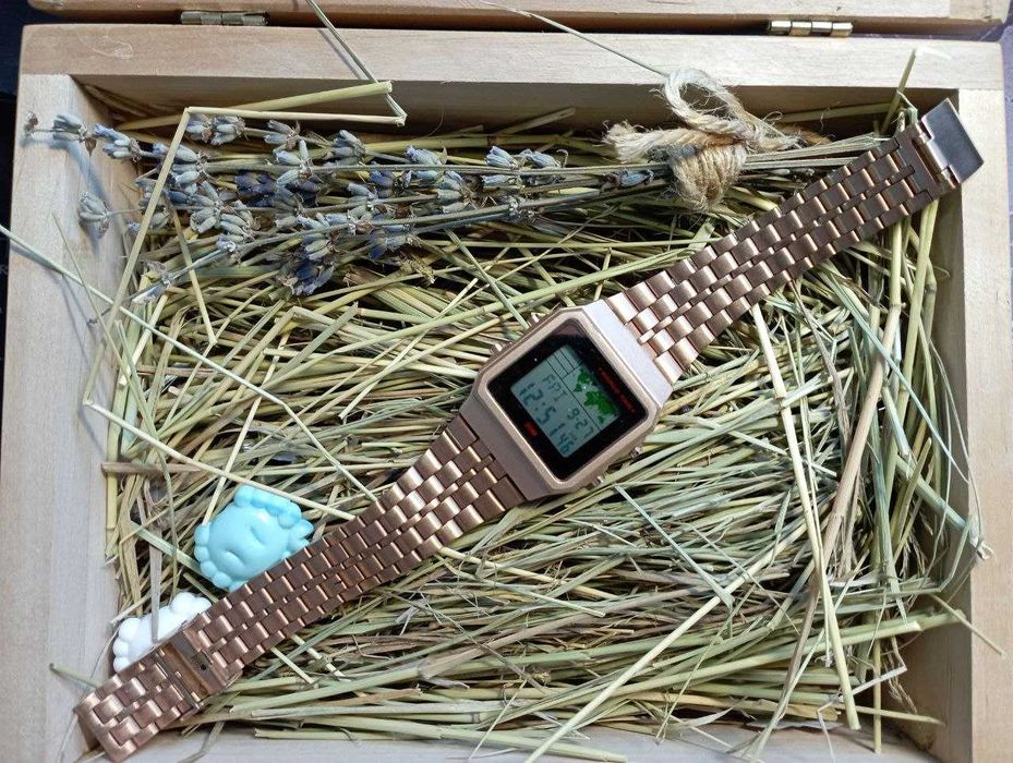 Часы ретро разные ROMANSON