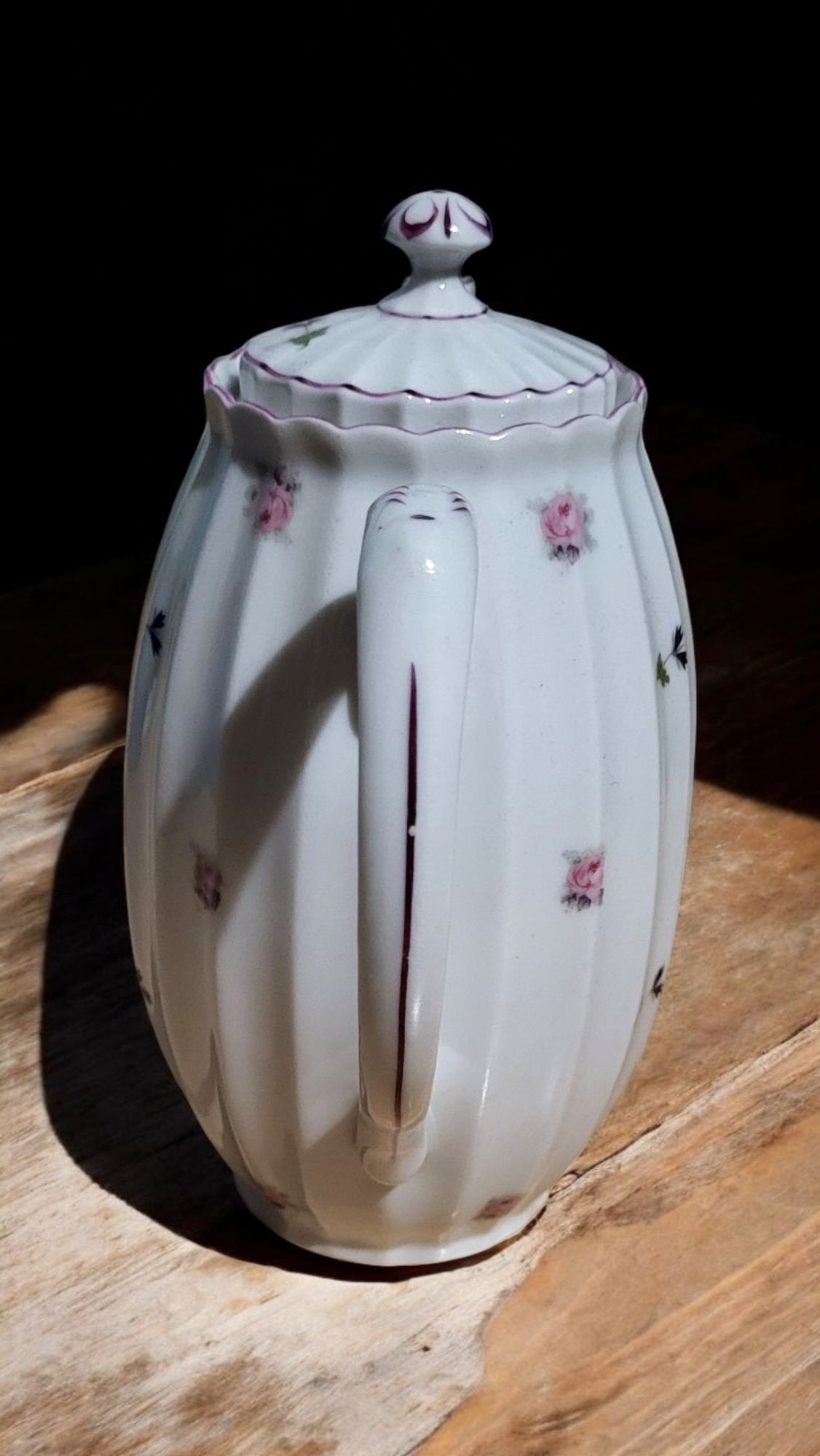 Porcelanowy dzbanek