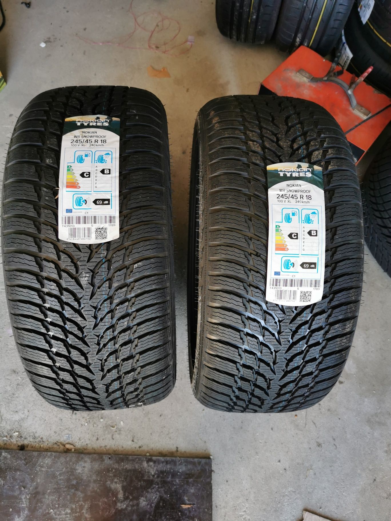 2x Nokian WR snowproof 245 45 r18 100V XL