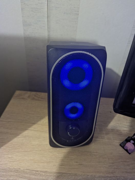 Комп'ютер, монітор, колонки, клавіатура безпровідна