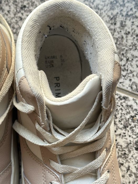 Sapatilhas brancas da Primark, tamanho 38, para mulher.