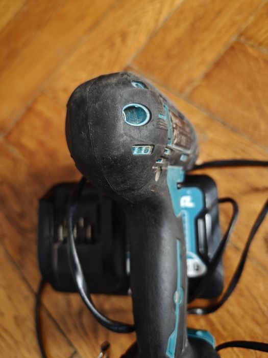 Шуруповерт Makita df333d