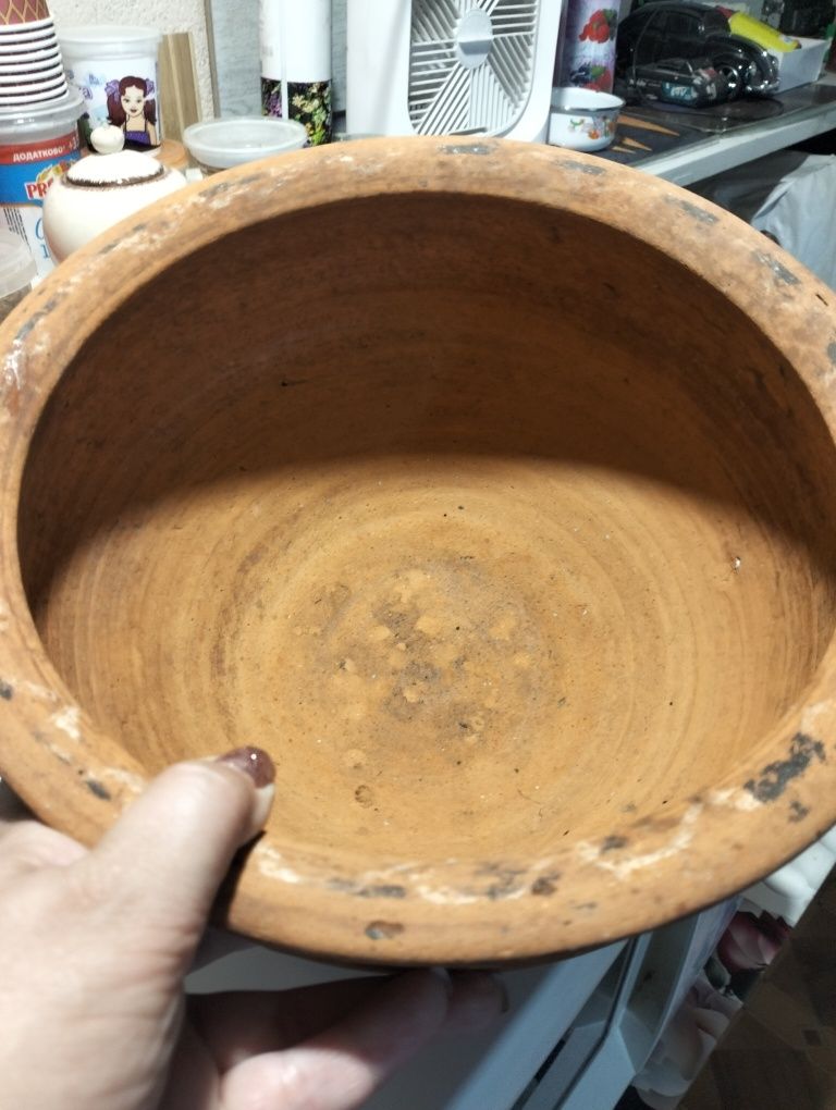 Глиняная миска .