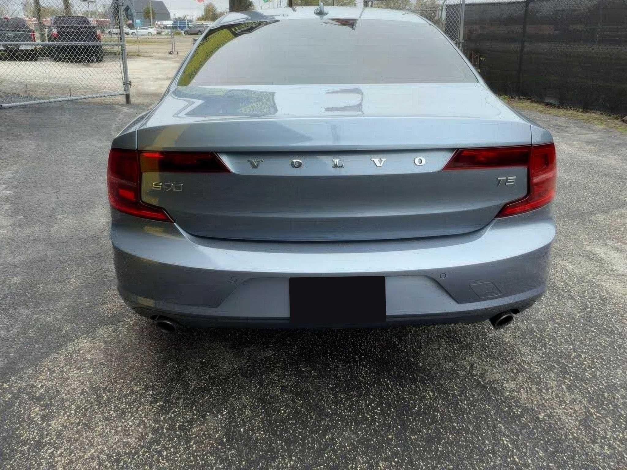 2017 Volvo S90 T5 Momentum
