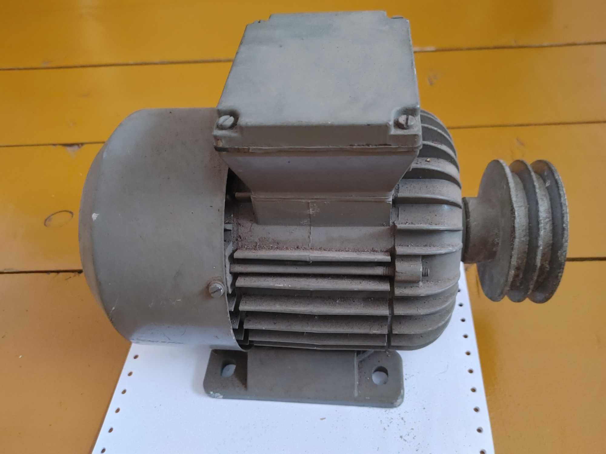 Silnik elektryczny Elektrim 0,37 kW - 930 r.p.m.