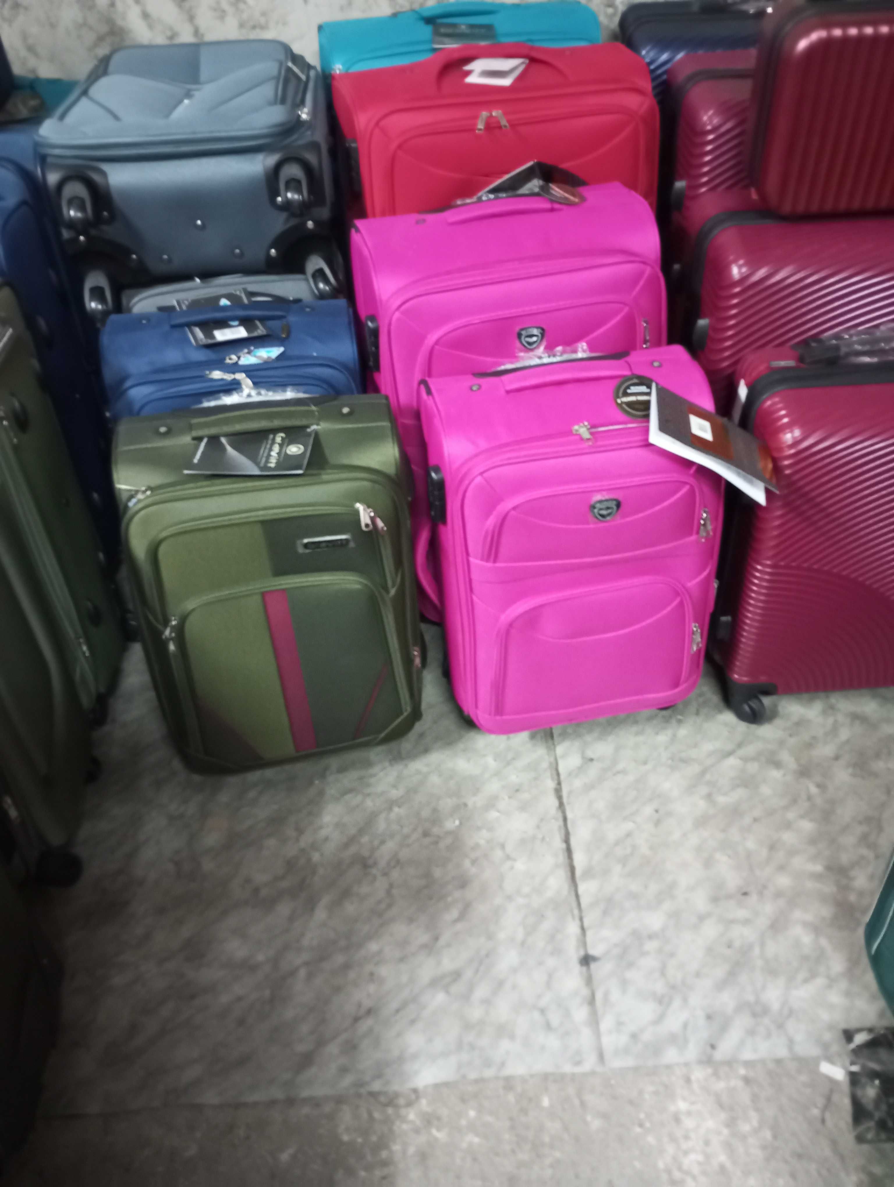 walizka kabinowa na 4 kołach z grubej codury podróżna