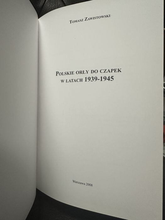 Tomasz Zawistowski Polskie orły do czapek w latach 1945