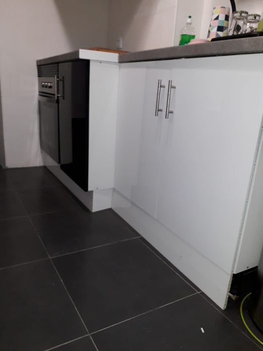 Quarto em Apart. (Próx Praça da República)