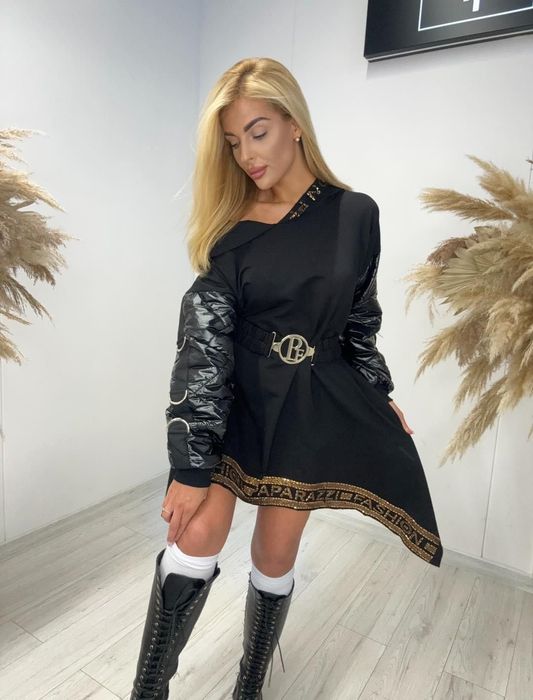 Piękna sukienka z kapturem logo paparazzi