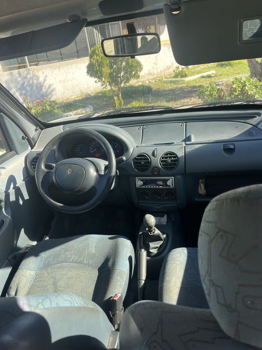 5 lugares + carga impecavel