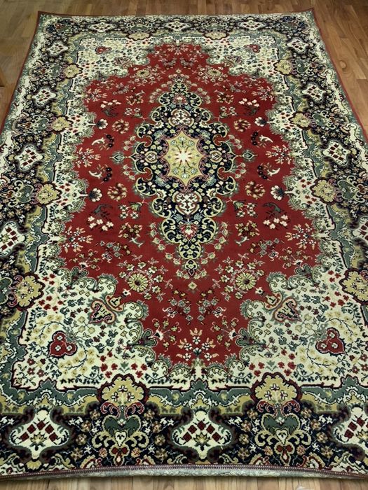 Килим із натуральноі шерсті.