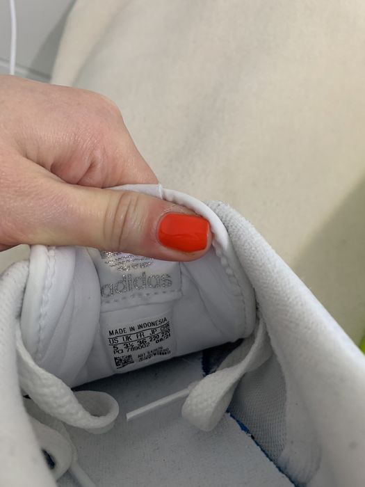 Кросівки adidas шкіра ( нові)