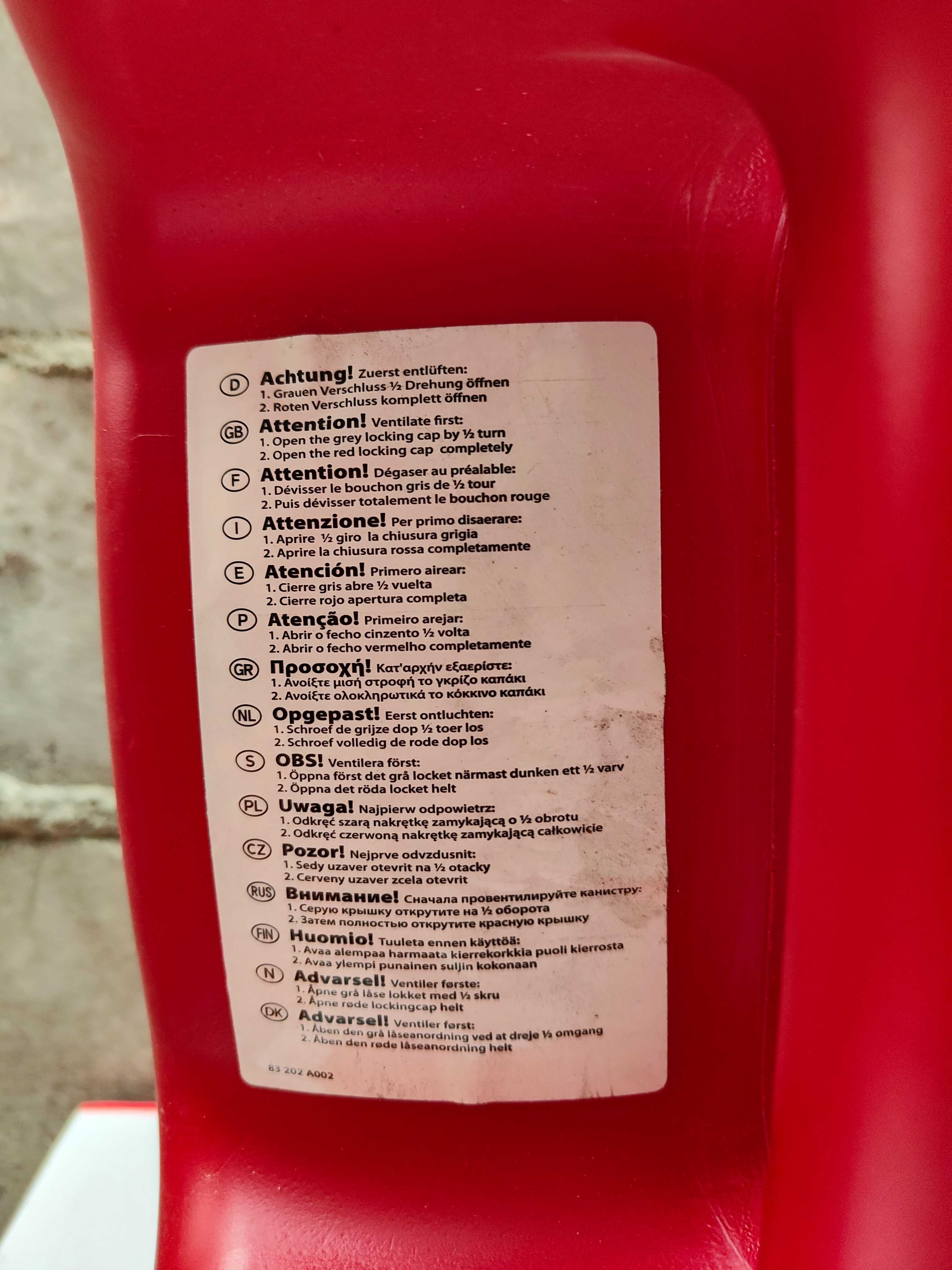 Pressol kanister czerwony 5L z elastycznym lejkiem na paliwo lub olej