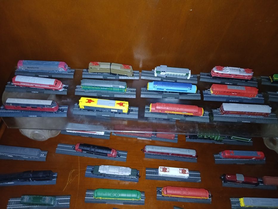 Coleção 50 locomotiva comboios por  9 € cada