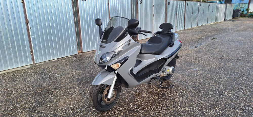 Piaggio Xevo Piaggio Xevo 125 2016r 25065km Szary Nardo Grey