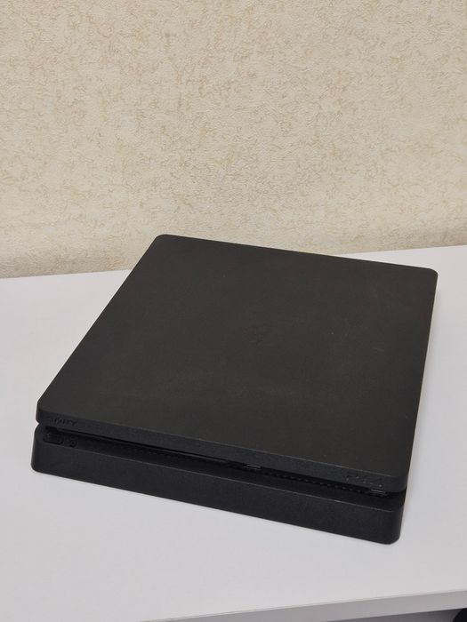 Playstation 4 Slim 1TB, 9 дисків