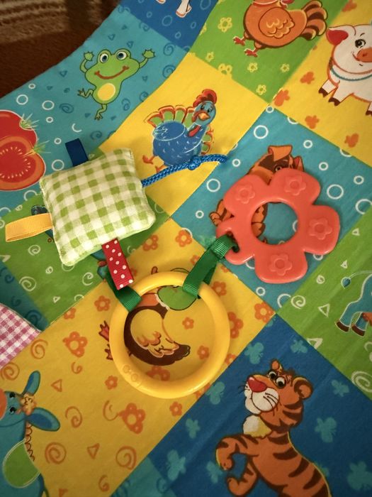 Розвиваючий килимок для малечі