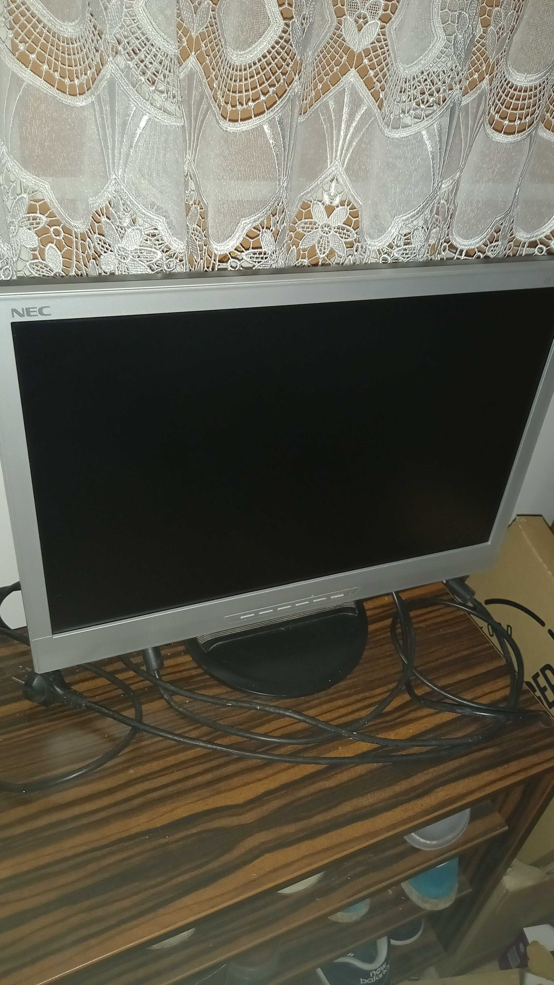 Monitor NEC 22 cale