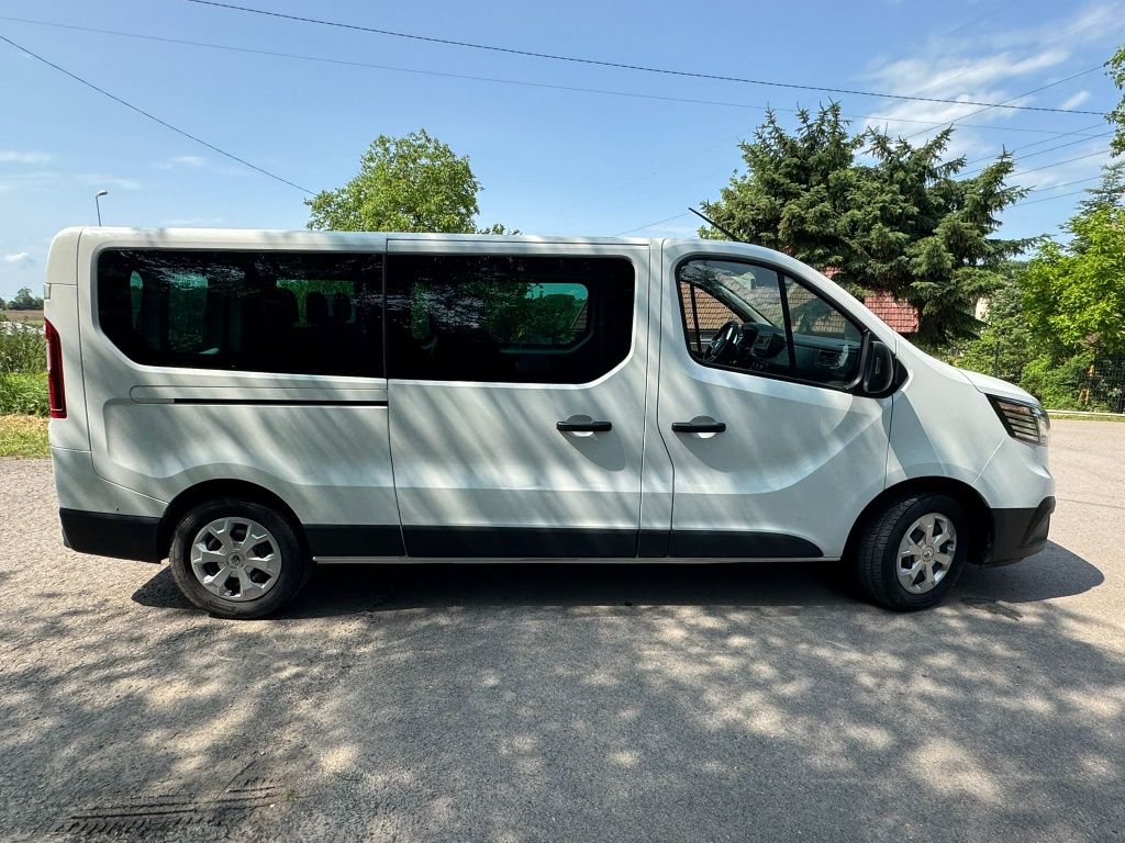 Wynajem busa 9 osobowego