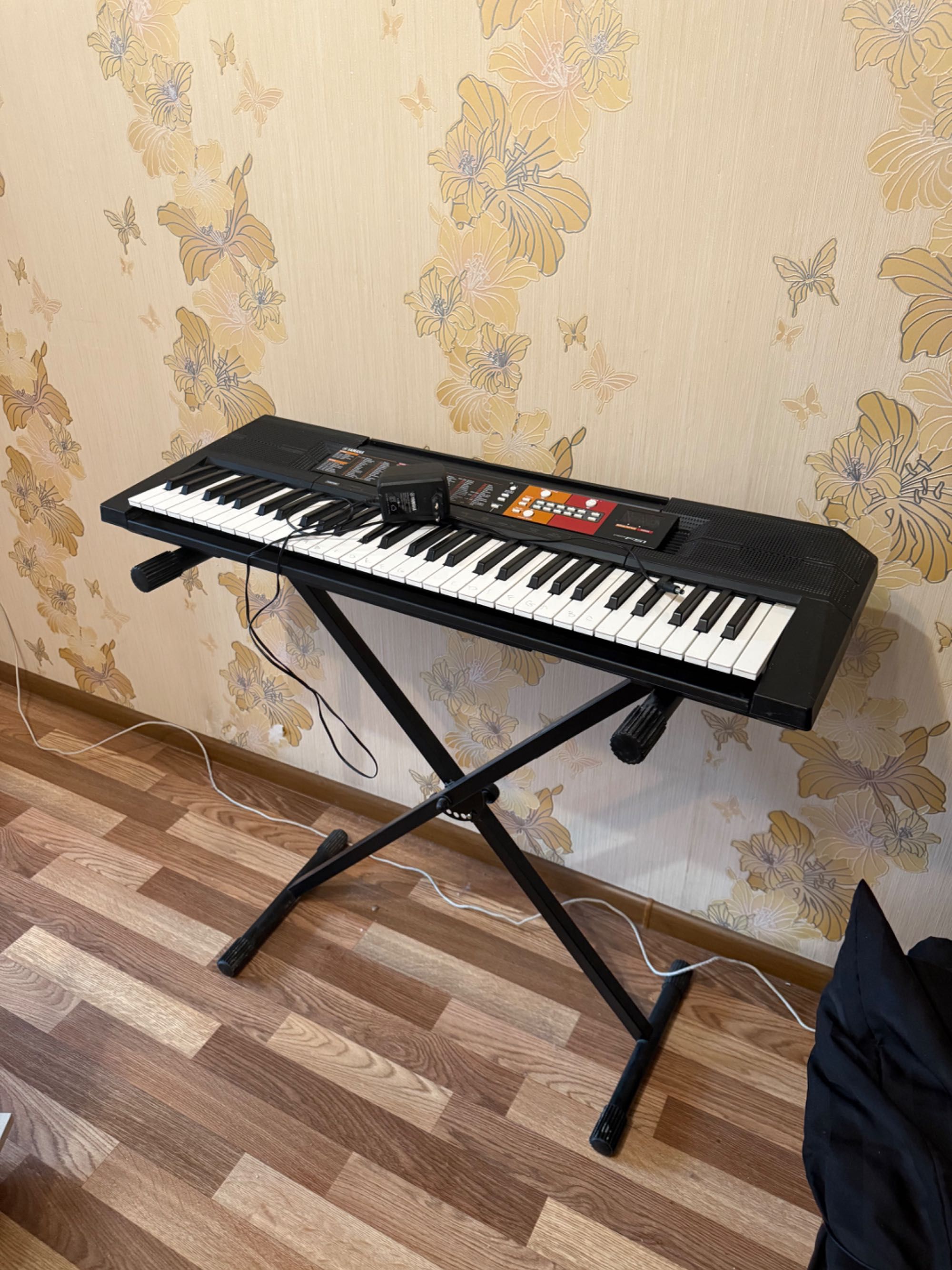 Синтезатор Yamaha PSR-F51 с подставкой Для начинающих