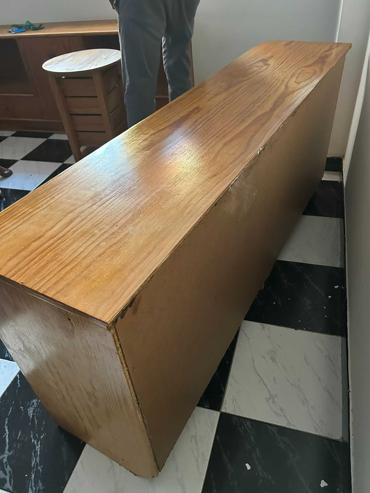 Mesa sem gavetas / aparador