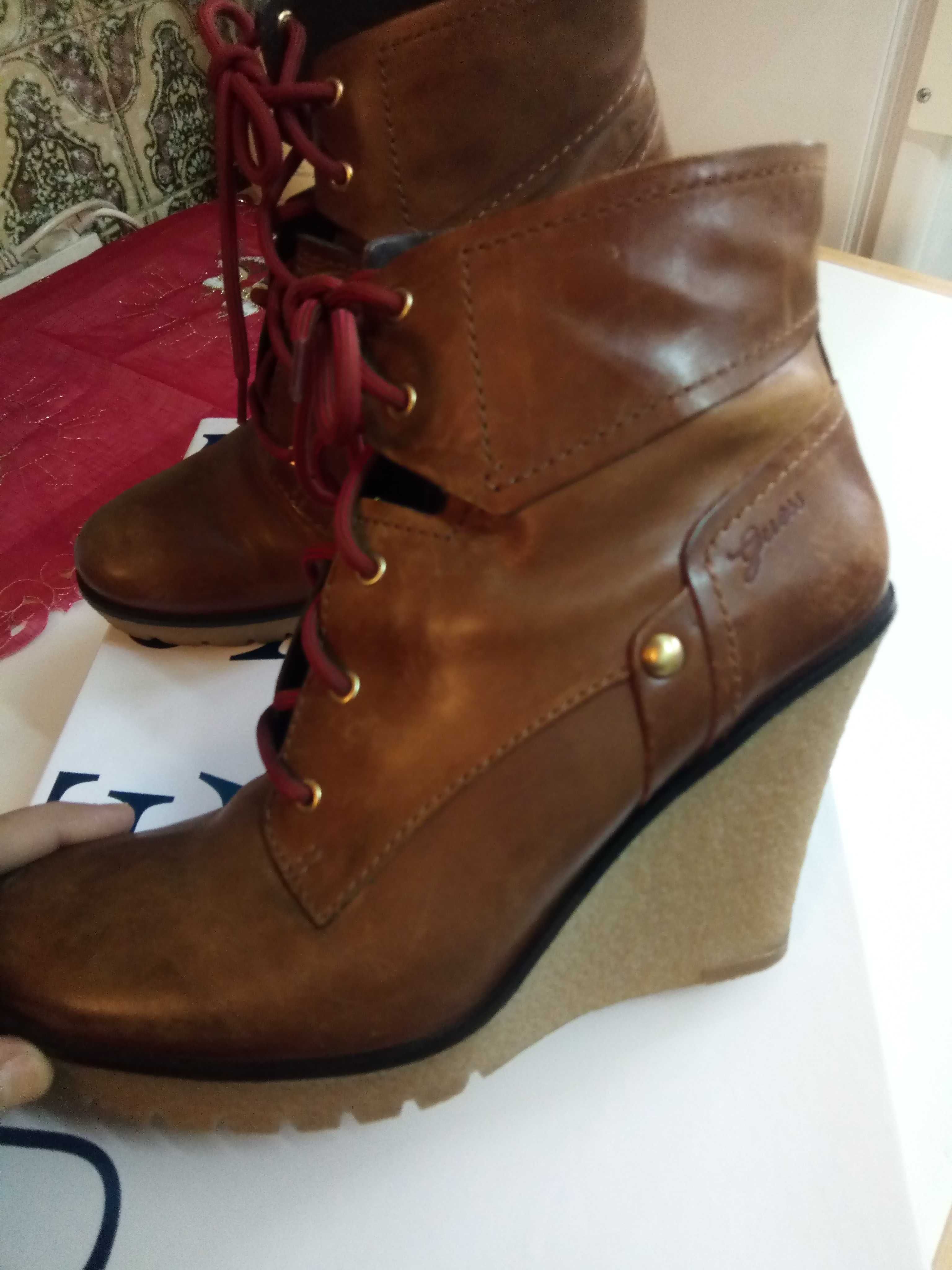 Botins GUESS N 39 pouco uso