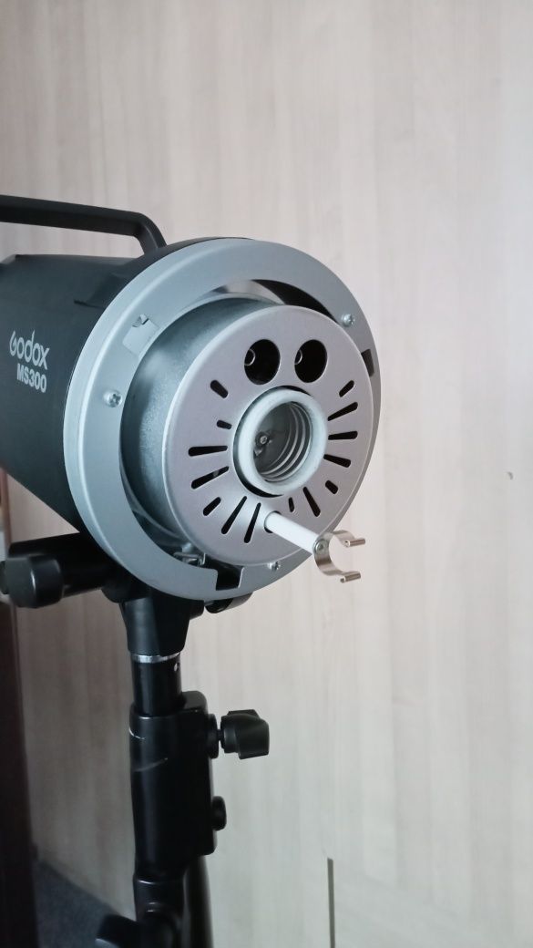 Lampa błyskowa Godox ms300