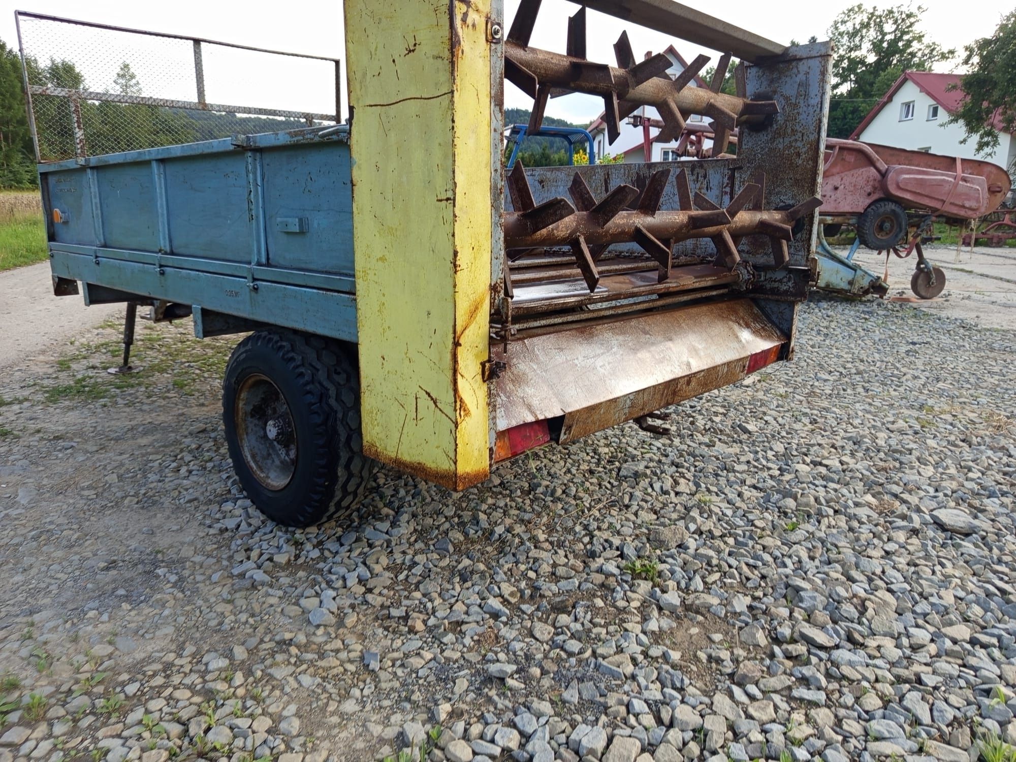 Rozrzutnik obornika 2t 2,5 tony mały transport fabryczny