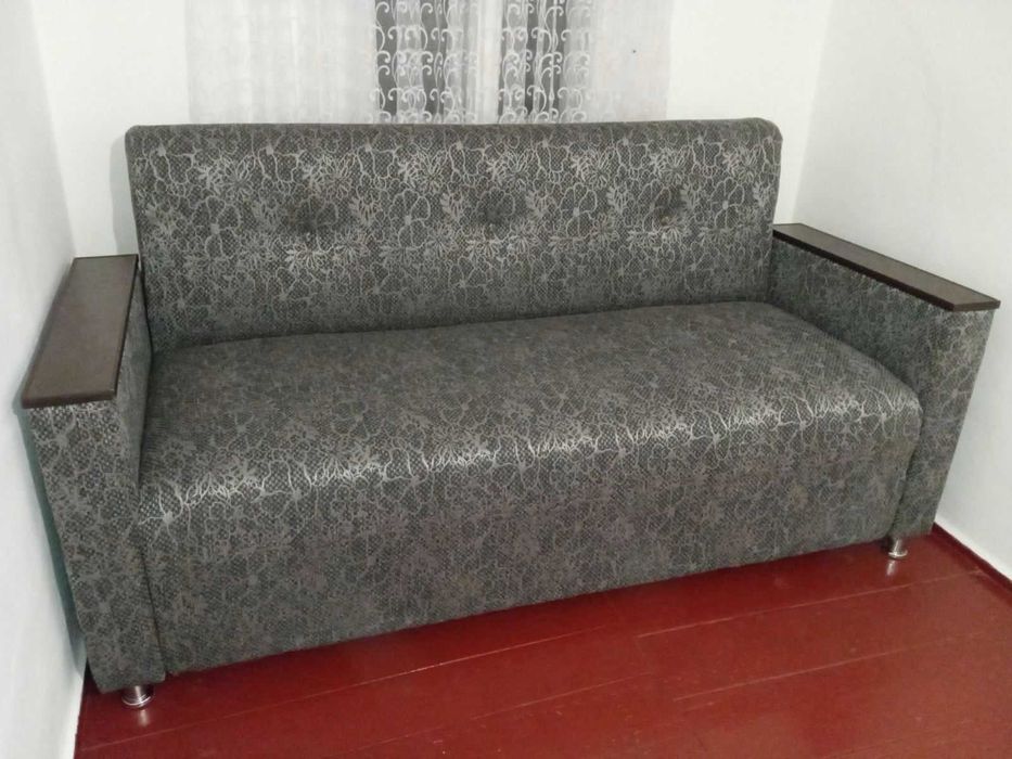 Не розкладний диван