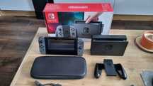 Konsola Nintendo Switch + karta pamięci + futerał + folia ochronna