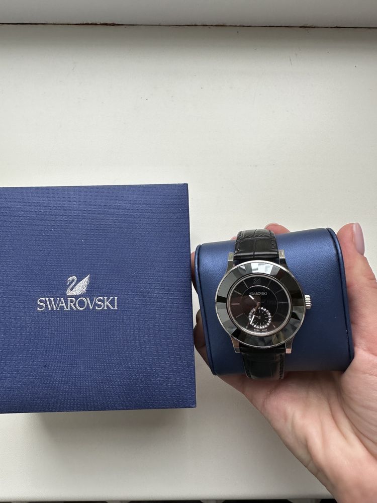 Годинник Swarovski