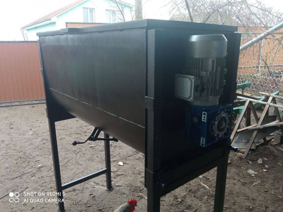 Змішувач кормів, кормосмеситель, кормозмішувач комбікорму,