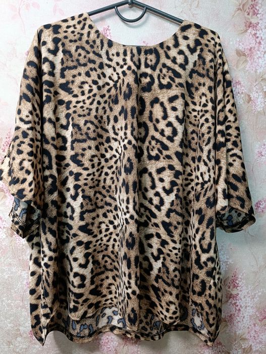 Святкова блуза з приємним принтом