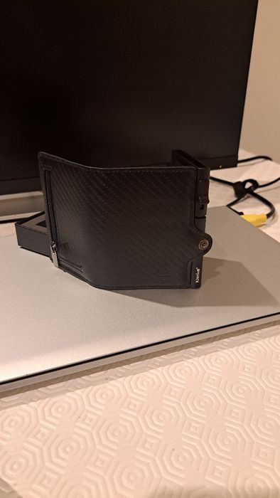 Carteira porta cartões 100% Couro e fibra de carbono