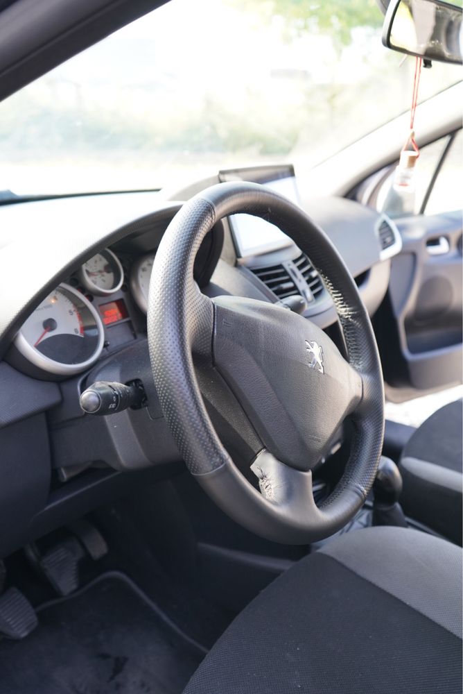 Peugeot 207 do ano 2006
