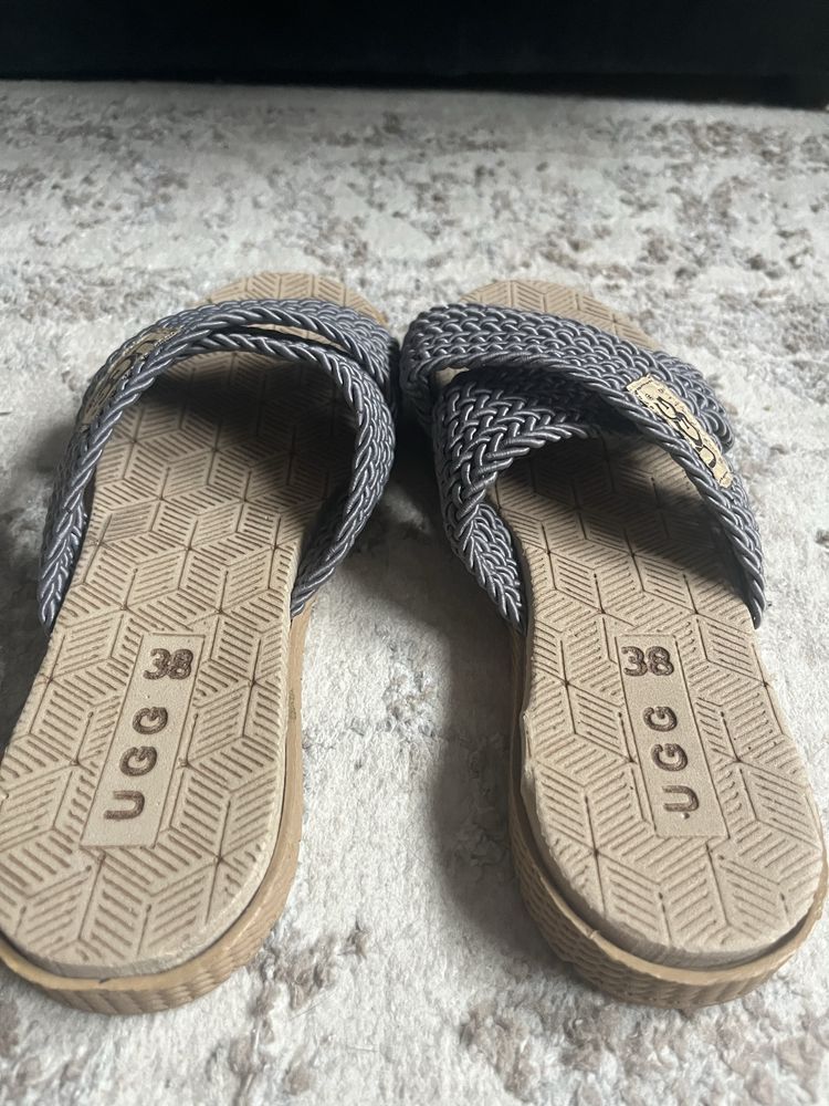 Klapki UGG Australia roz 38
