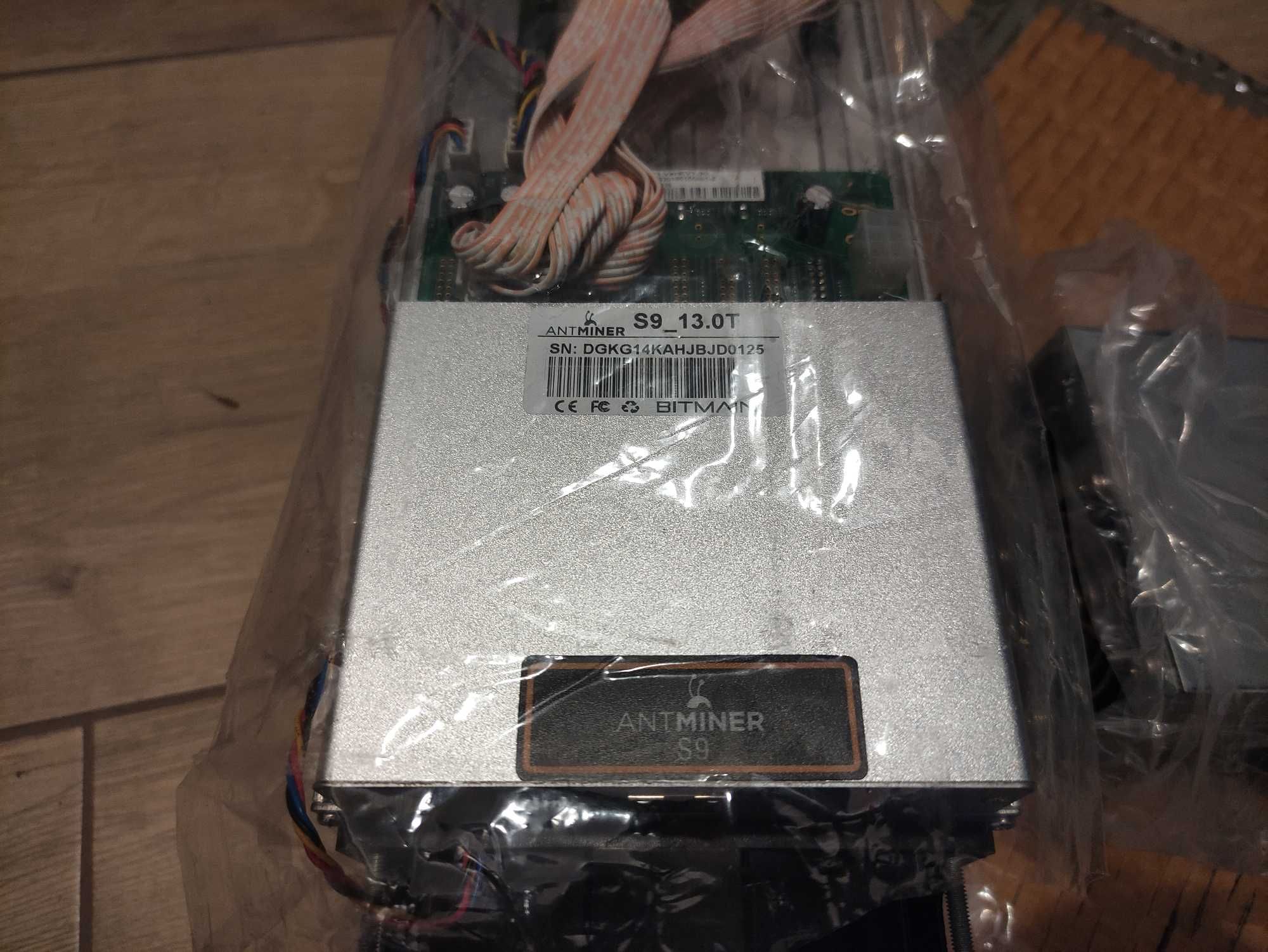 Koparka Kryptowalut Bitmain Antminer S9 14TH/s SHA-256 PSU 1600W