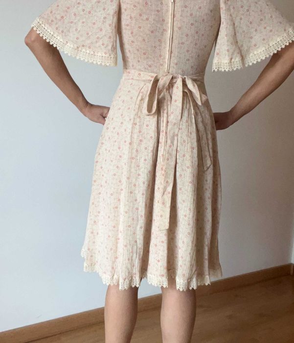 Vestido Vintage com Guipure – Leveza Bucólica e Elegância Atemporal