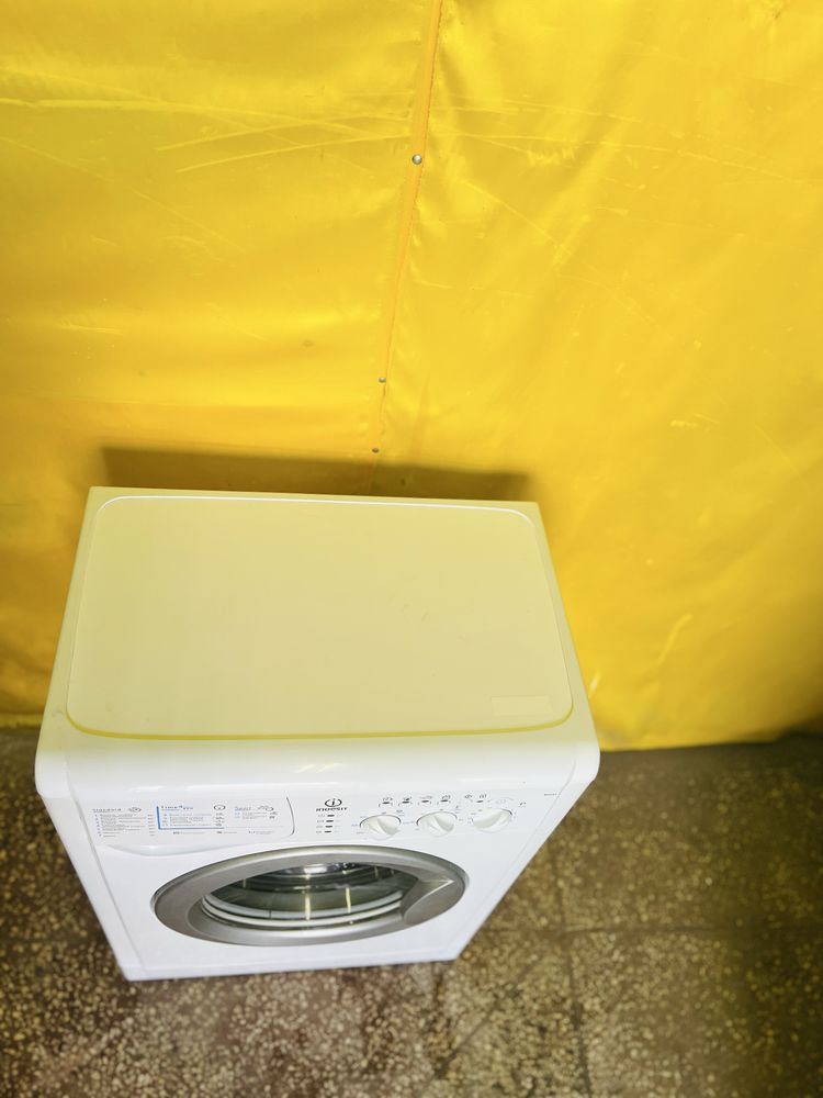 Стиральная машина Indesit WISL85