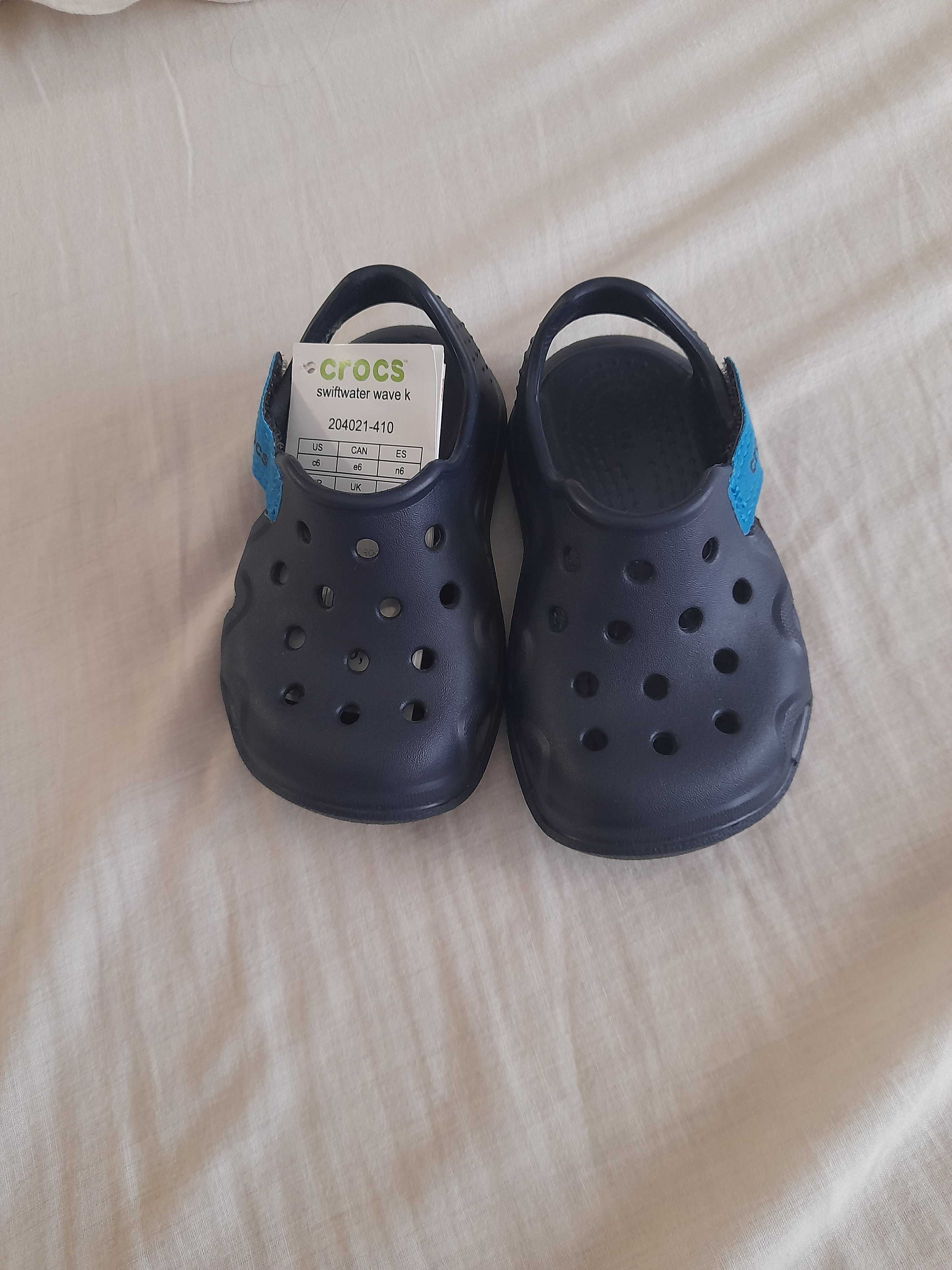 Crocs menino tam 22-23