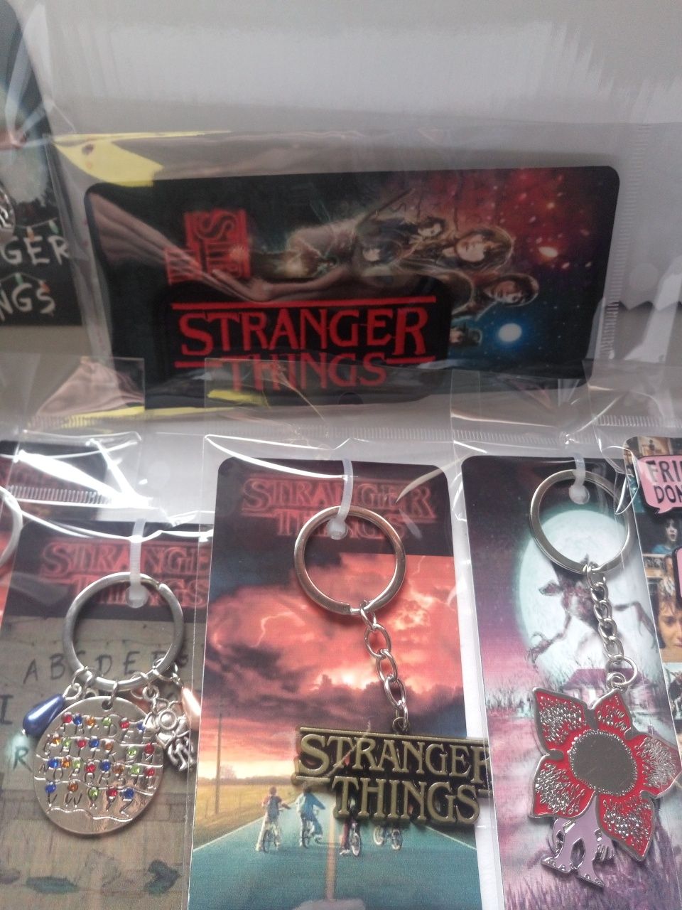 Porta Chaves + PIN OFERTA Stranger Things Eleven Remendo Emblema Patch