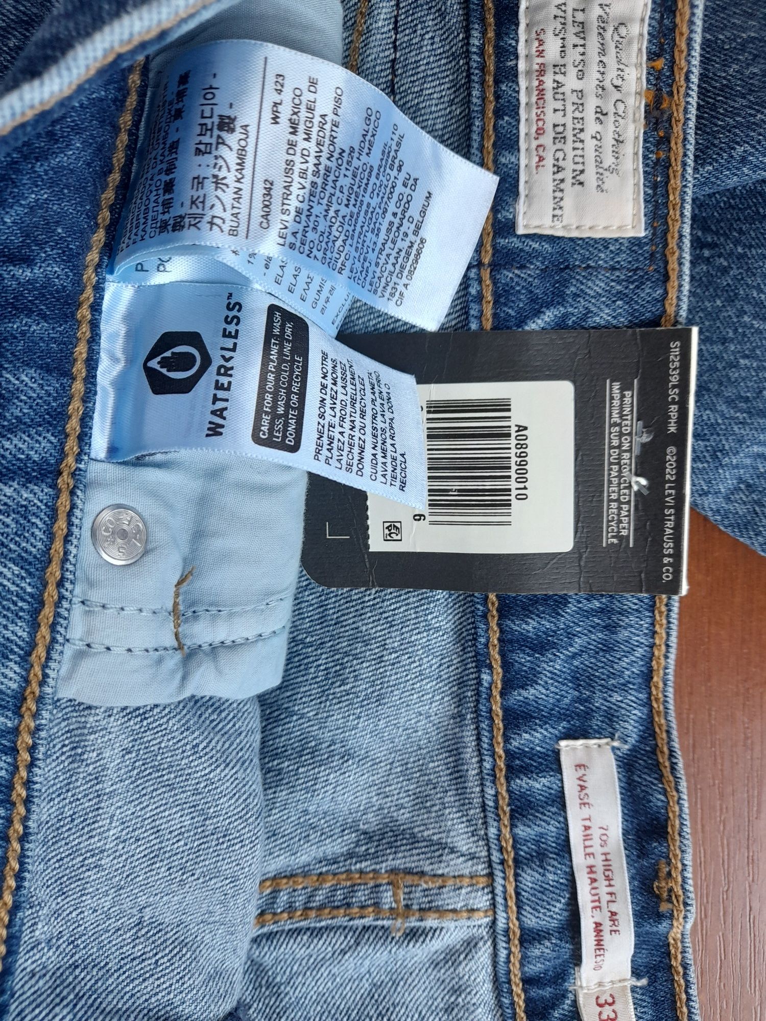 Нові джинси кльош фірми Levi's, 33/32 розмір