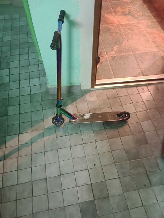 Hulajnoga wyczynowa kolorowa