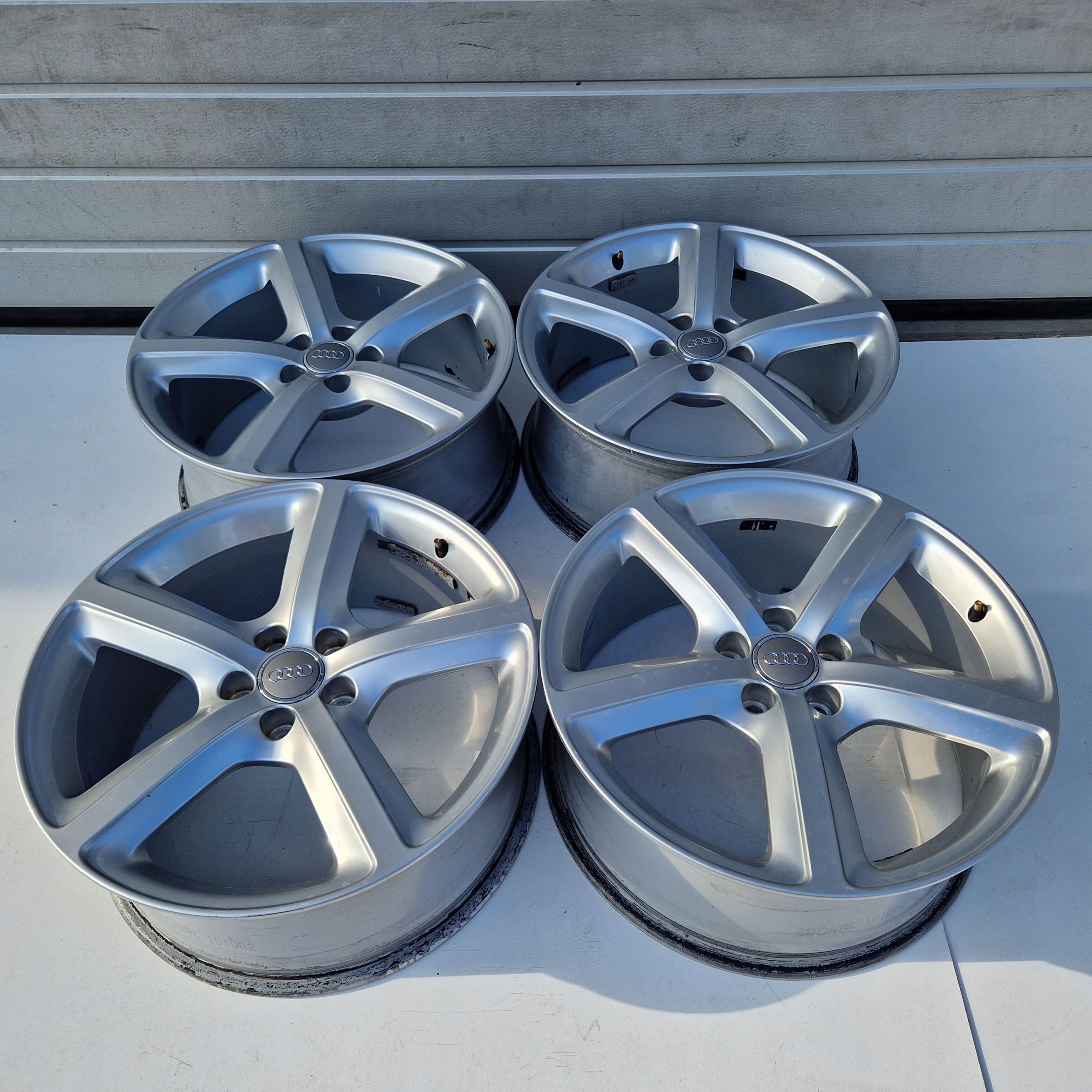 Audi Q5 A5 S5 A4 B8 B9 A6 C6 C7 5x112 19'' IS39