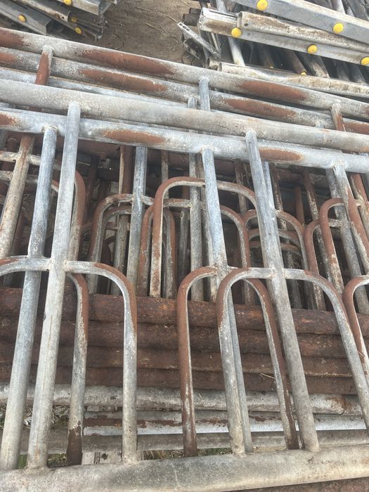 Wygrodzenia dla byda drabina paszowa palisadowa skosna