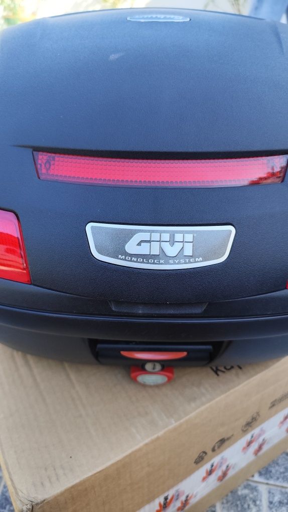 Baú top case Givi 47litros